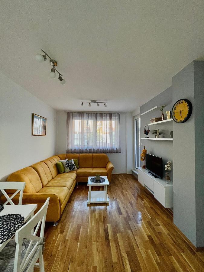 Yellow Ns Daire Novi Sad Dış mekan fotoğraf